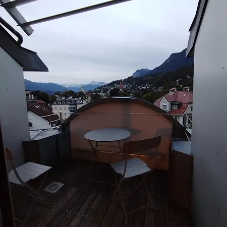 アパート Wunderschoenes Penthouse In Den Bergen インスブルック